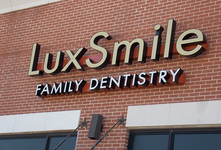LuxSmile Family Dentistry outdoor sign