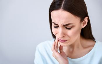 woman tooth pain