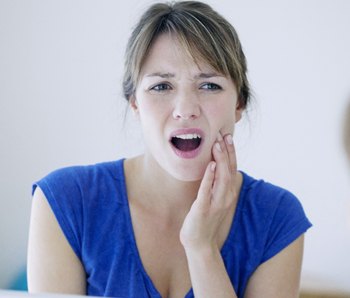 Woman with tooth pain